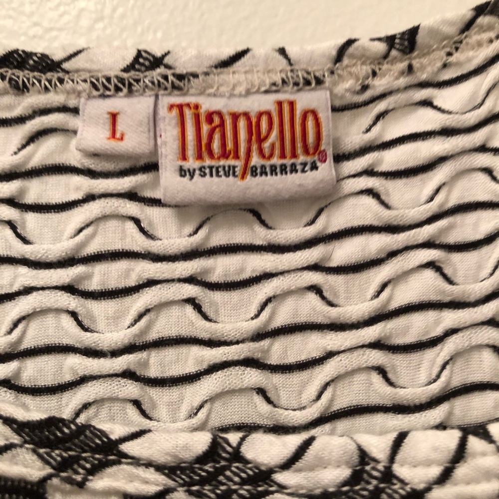 Bundle Of 3 Amazing & Versatile Tank Tops!! - image 4